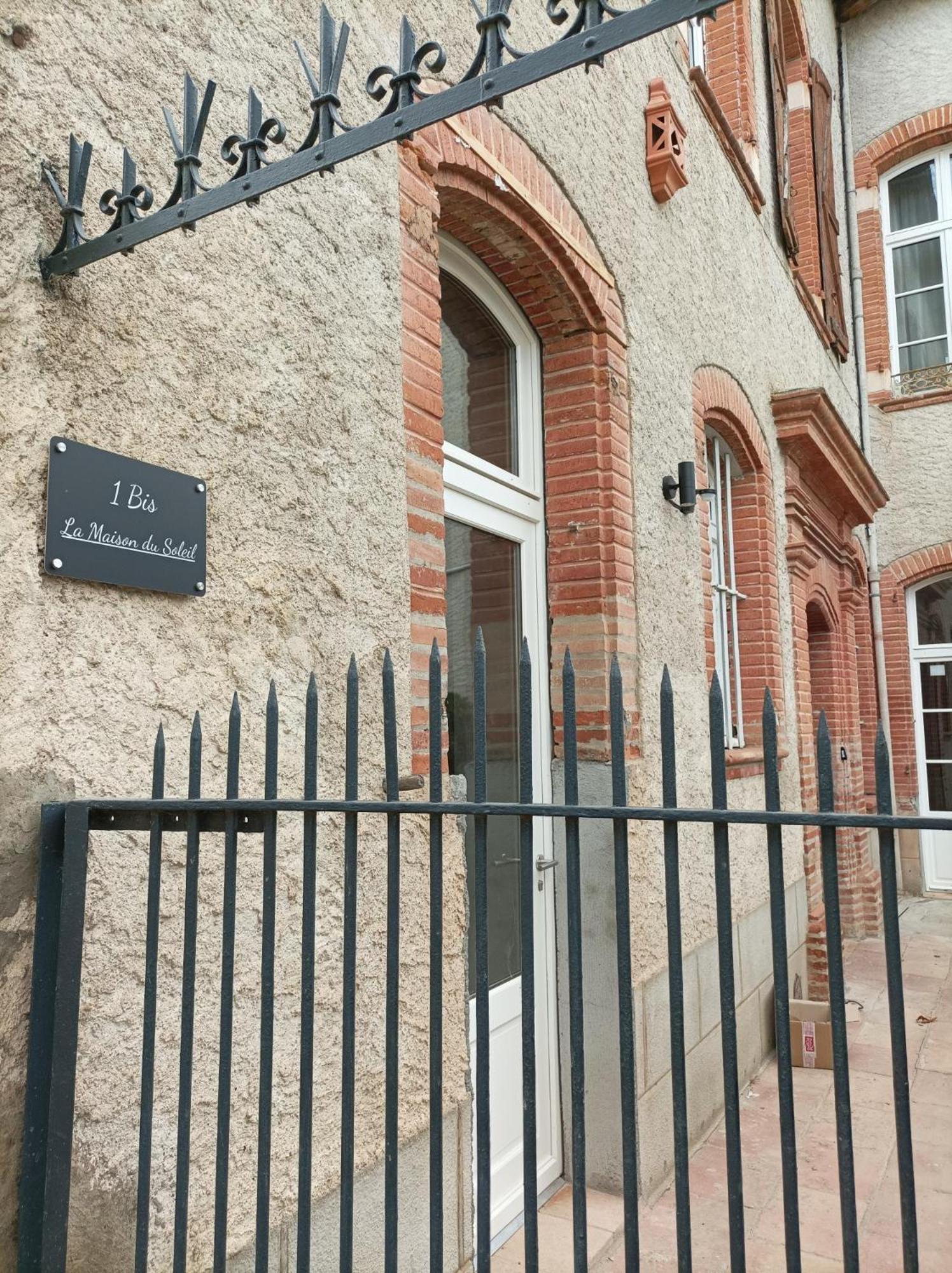 La Maison Du Soleil LʼIsle-Jourdain Exteriör bild